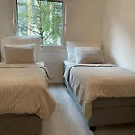 Privat Rom Med Dobbeltseng Sentralt Pa Grunerlokka